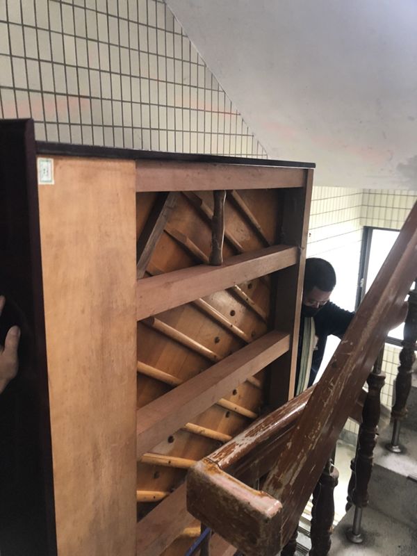 台北市搬家案例.士林區搬廢棄鋼琴至一樓巷口回收2